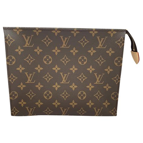 trousse toilette 26 louis vuitton|trousse de toilette luxue.